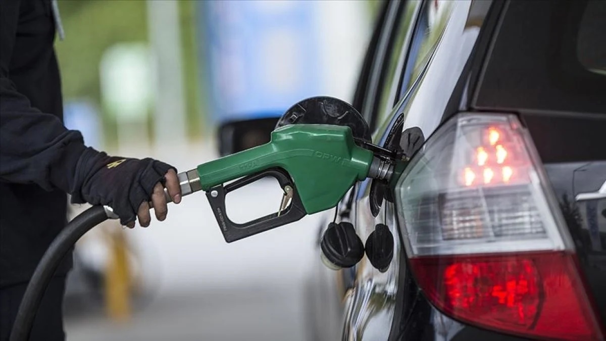 Benzine ve Motorine İndirim Geldi: Akaryakıt Fiyatları Ne Kadar?