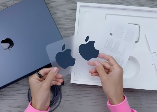 Apple'dan İlginç Hamle: Kutulardaki Çıkartmaların Sonu mu Geliyor?